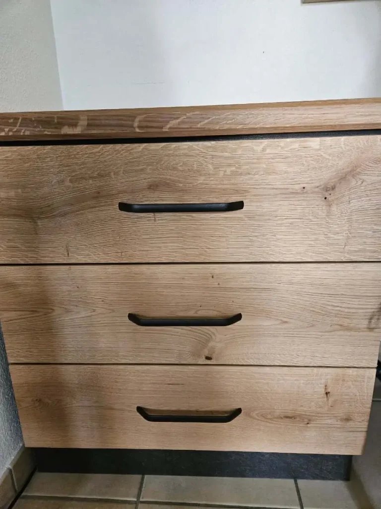 bureau-en-chene-visuel-tiroir-768x1024.webp