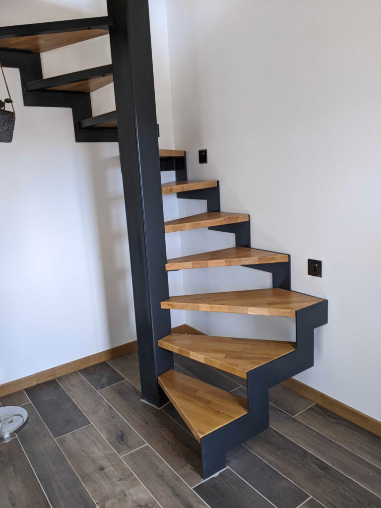 escalier-bas-768x1024.jpg